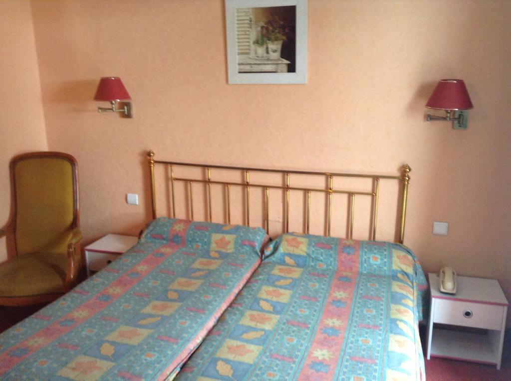 Logis Terrasse Hotel Lisieux Room photo