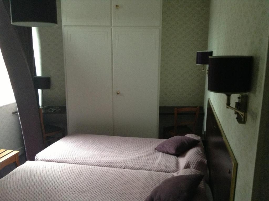 Logis Terrasse Hotel Lisieux Room photo